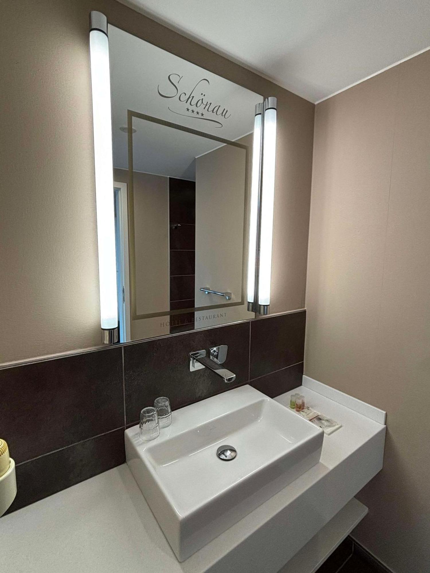 Hotel & Restaurant Schoenau بين المظهر الخارجي الصورة