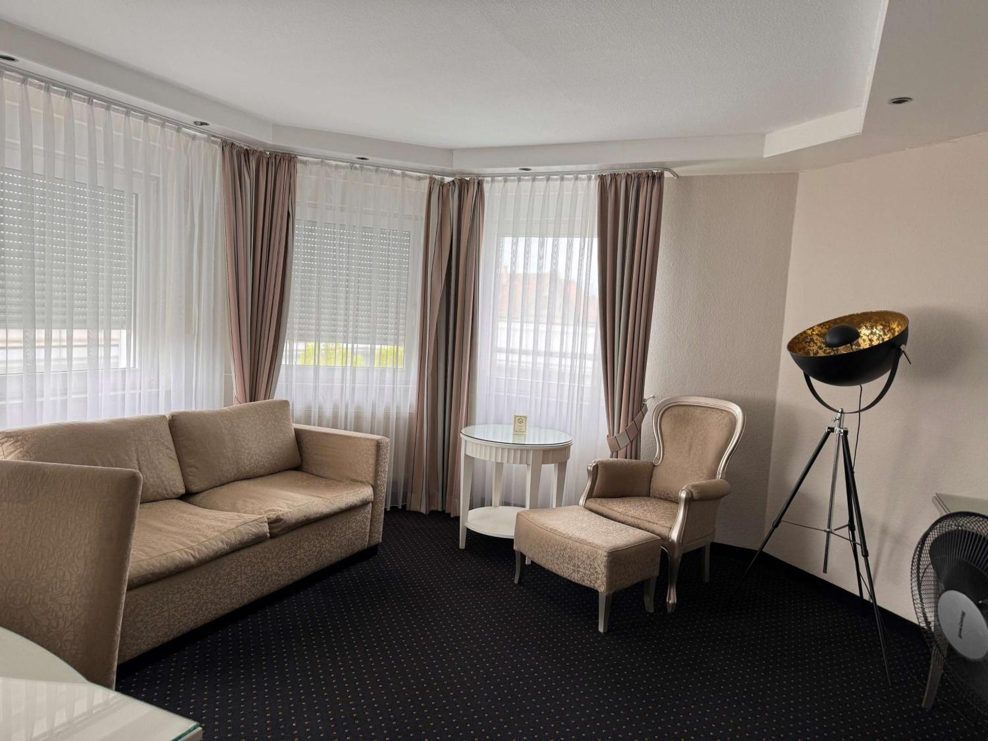 Hotel & Restaurant Schoenau بين المظهر الخارجي الصورة