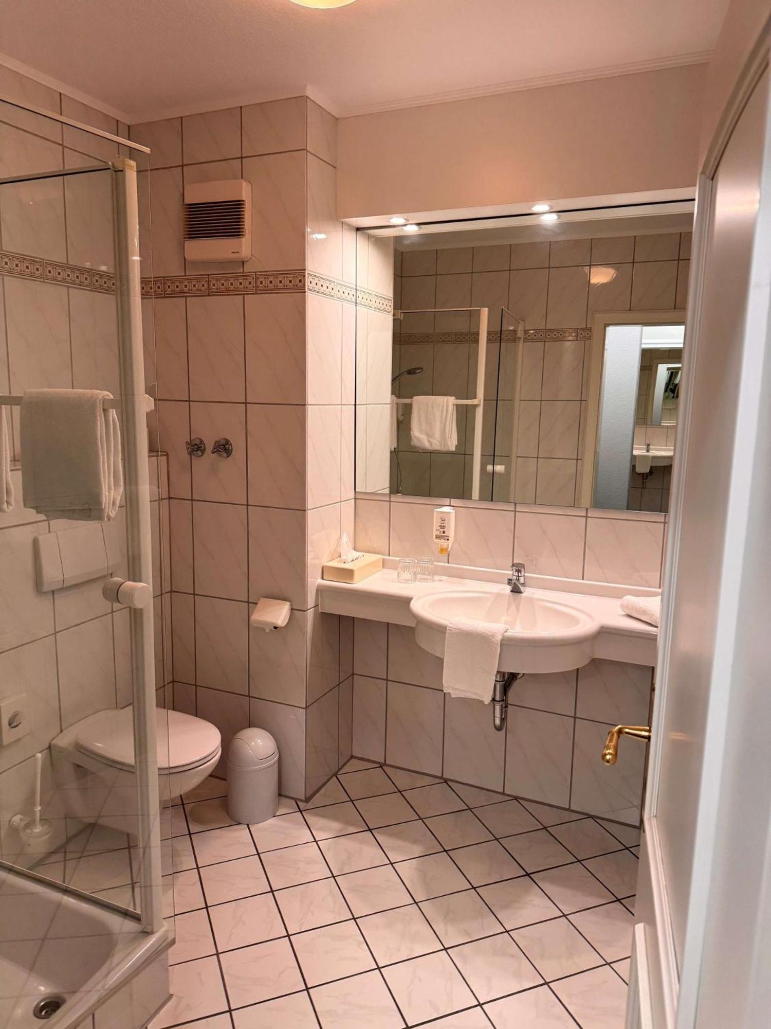 Hotel & Restaurant Schoenau بين المظهر الخارجي الصورة