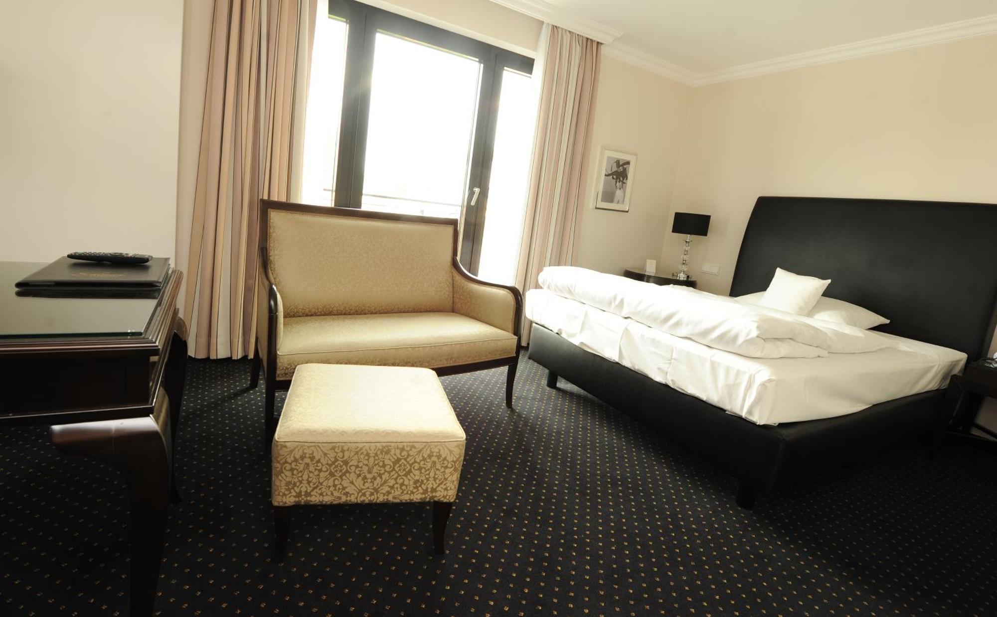 Hotel & Restaurant Schoenau بين المظهر الخارجي الصورة