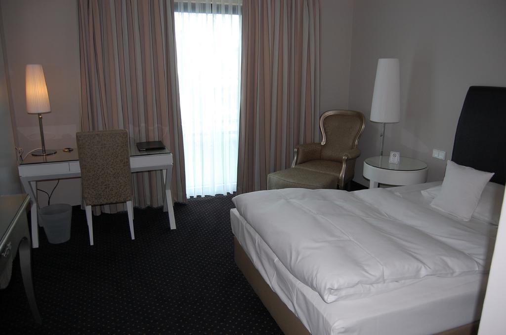 Hotel & Restaurant Schoenau بين المظهر الخارجي الصورة